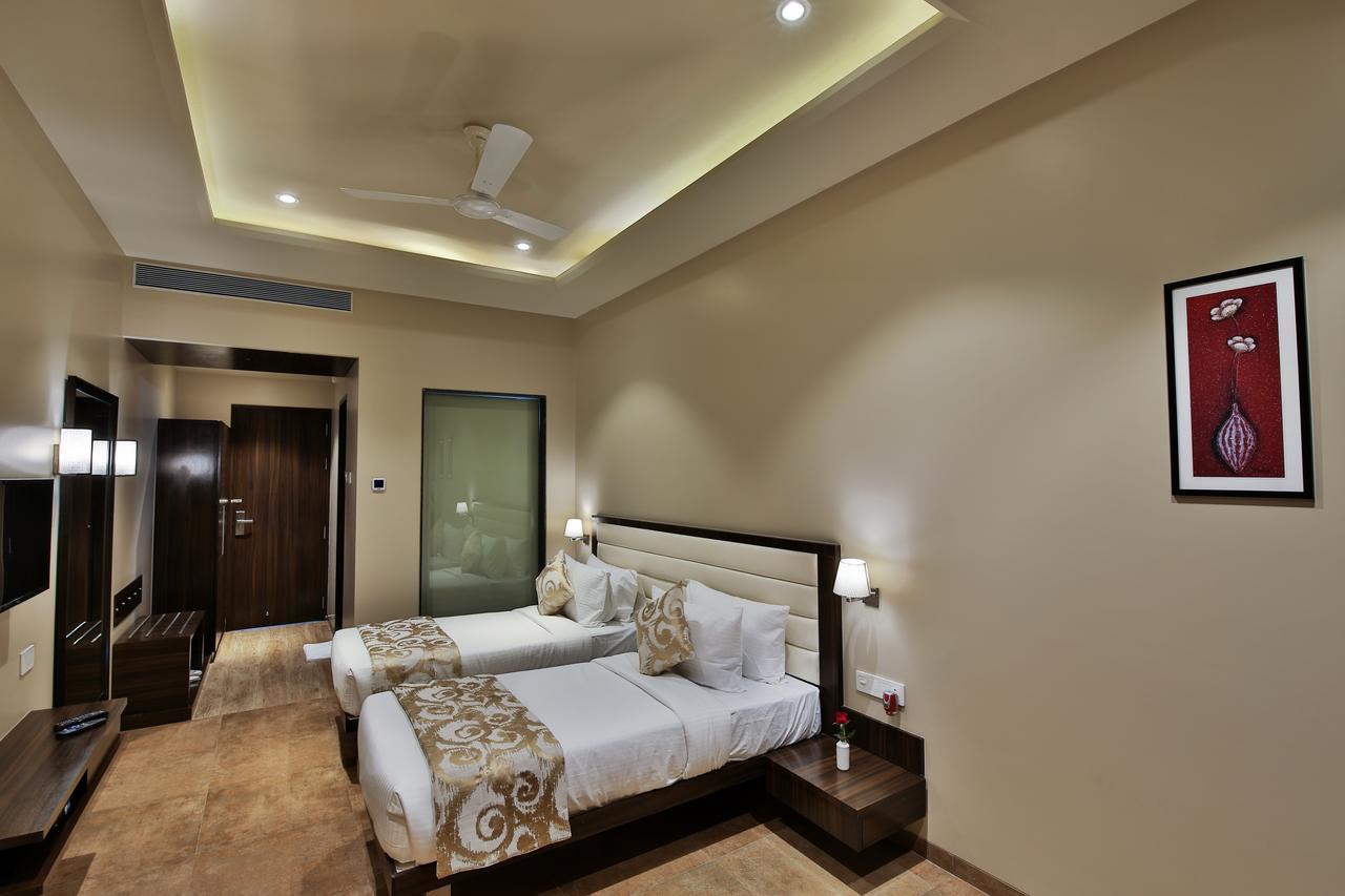 Enrise By Sayaji Ahmednagar Hotel Exterior photo